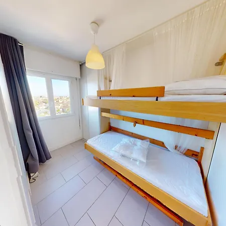T2 Frontignan-plage Avec Terrasse Et Parking - Fr-1-785-33 *